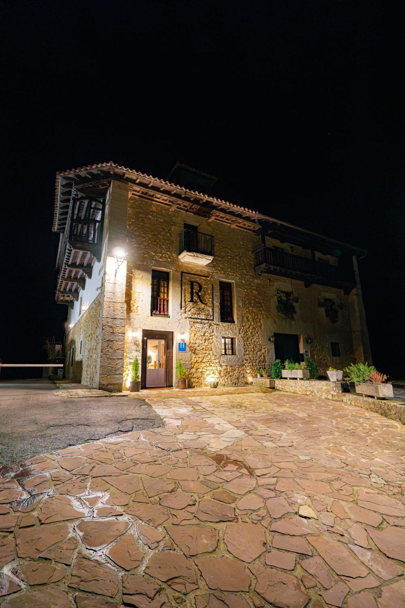 Hotel R Santillana Santillana del Mar Bagian luar foto